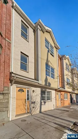 $499,000 | 16 East Kinney Street, Newark, NJ 07102