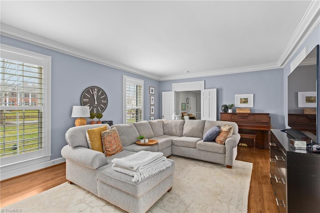 417 Hillcrest Drive High Point, NC 27262 - Photo 20 of 50 Living Room