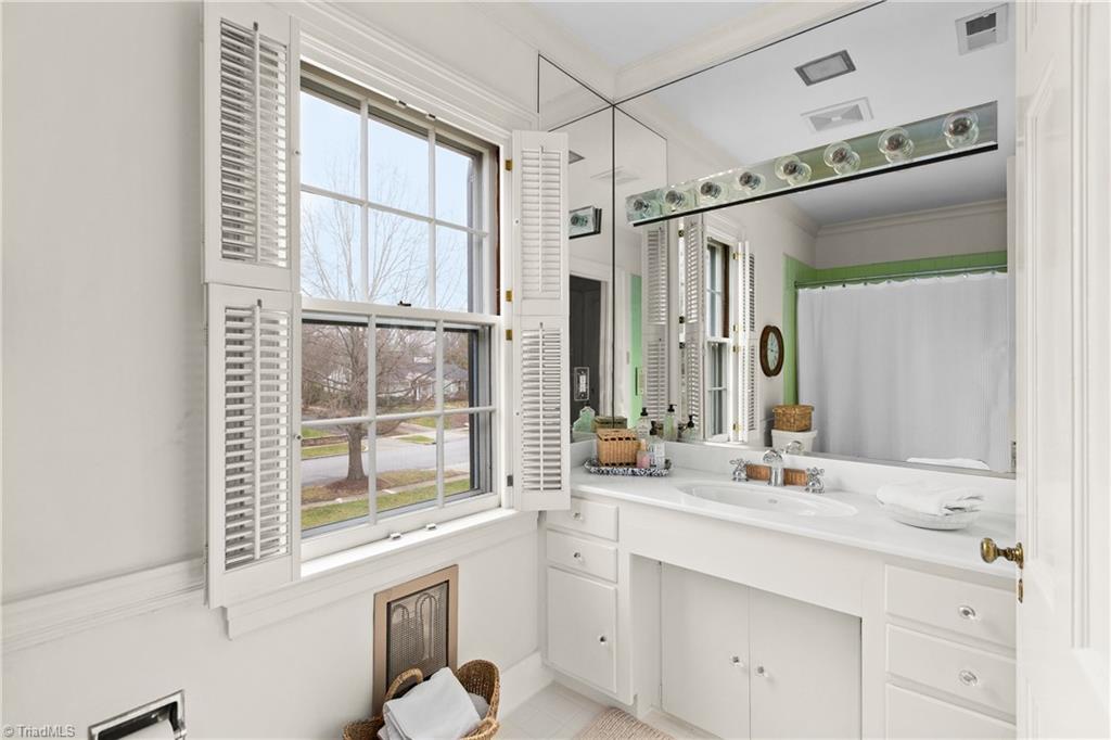 417 Hillcrest Drive High Point, NC 27262 - Photo 34 of 50 2nd Floor Hall Bath #2