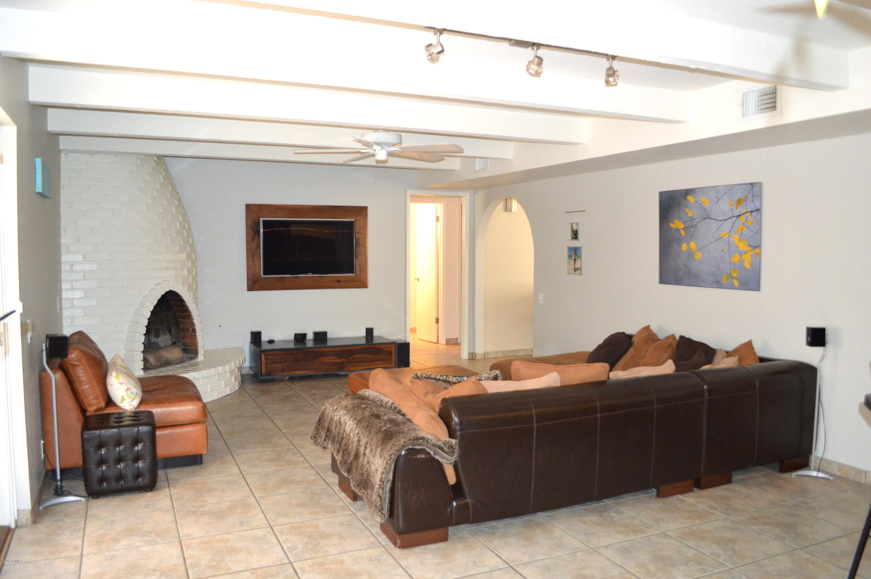 3501 East Cochise Road Phoenix, AZ 85028 - Photo 10 of 27 cochise family room