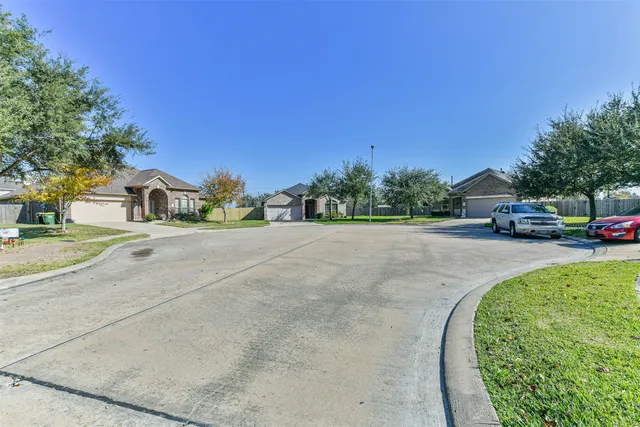 $2,400 | 7201 Valentine Lane, Pearland, TX 77584