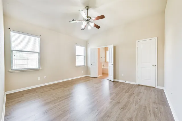 $2,400 | 7201 Valentine Lane, Pearland, TX 77584