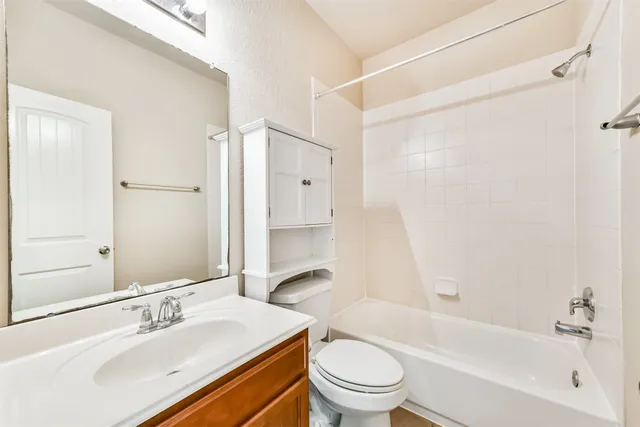 $2,400 | 7201 Valentine Lane, Pearland, TX 77584