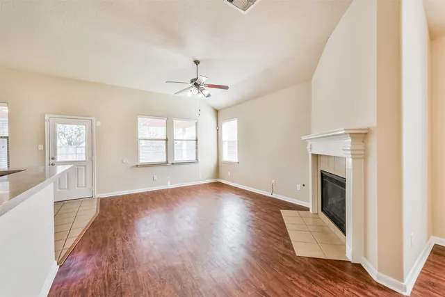 $2,400 | 7201 Valentine Lane, Pearland, TX 77584