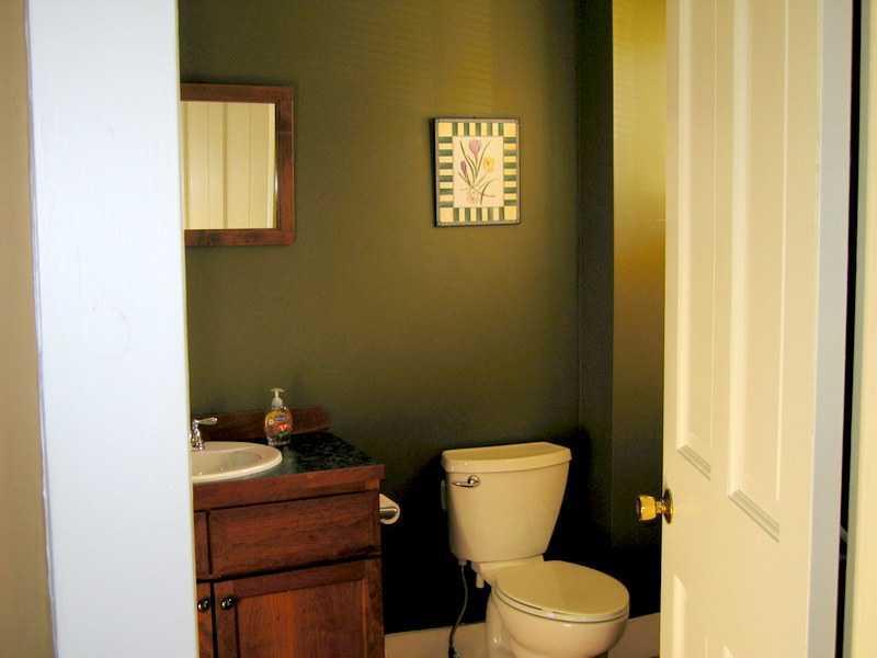 11 Oakhurst Island Road Harpswell, ME 04079 - Photo 15 of 29 Bathroom. First-floor bathroom