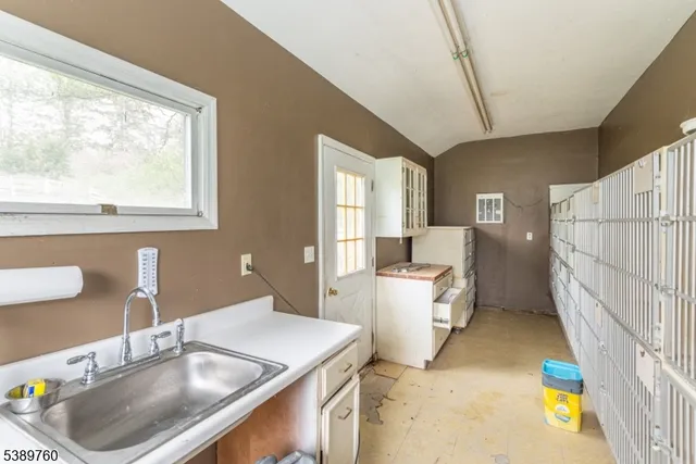 $899,000 | 570 Mine Brook Road, Bernardsville, NJ 07924