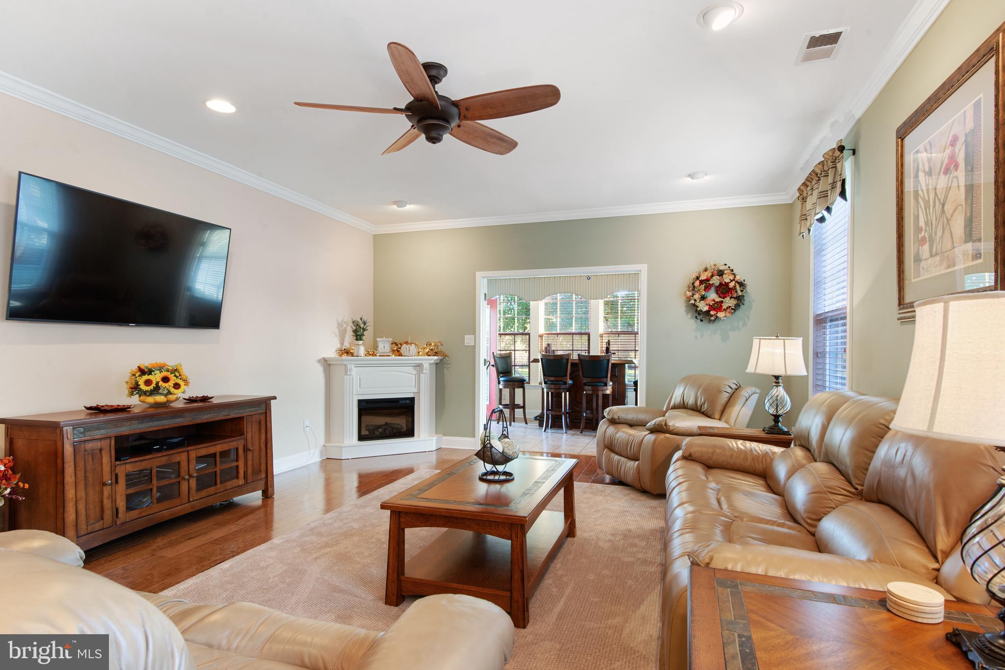 140 Somerfield Road Swedesboro, NJ 08085 - Photo 9 of 40 Spacious family room w/hardwood floors