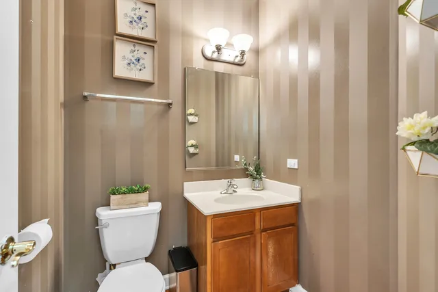 $587,000 | 240 Hearthstone Drive, Bartlett, IL 60103