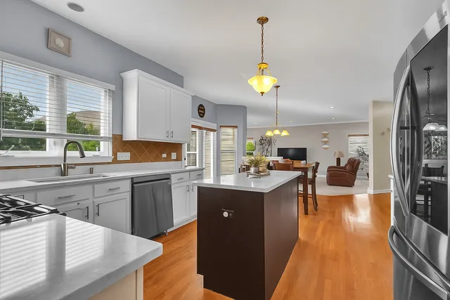 $587,000 | 240 Hearthstone Drive, Bartlett, IL 60103