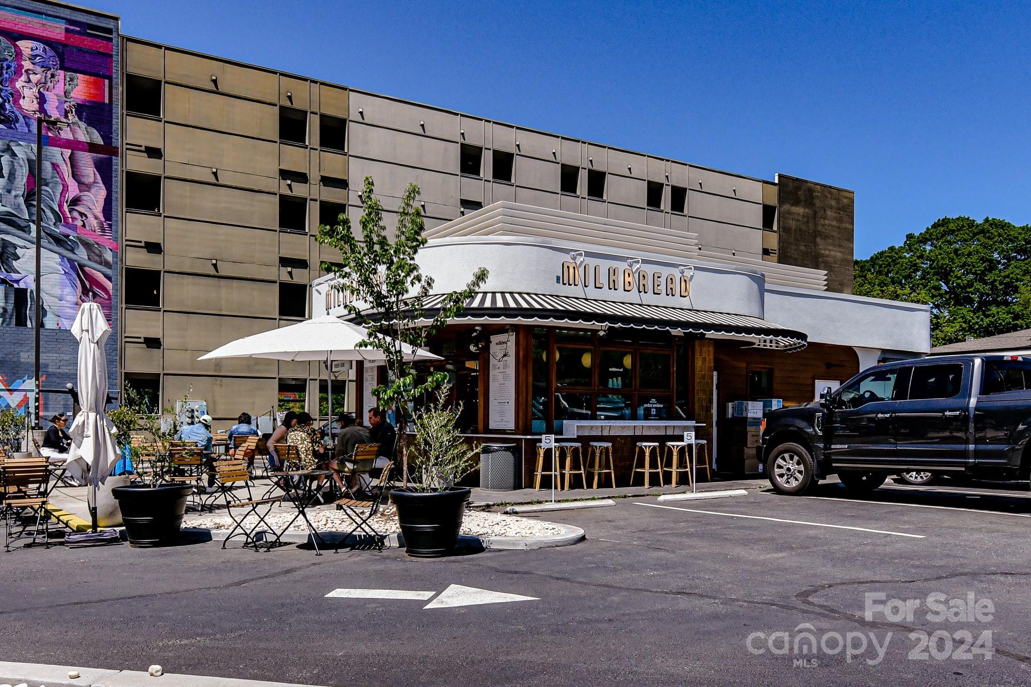1309 Morningside Drive Charlotte, NC 28205 - Photo 38 of 41 a view of a building with the street