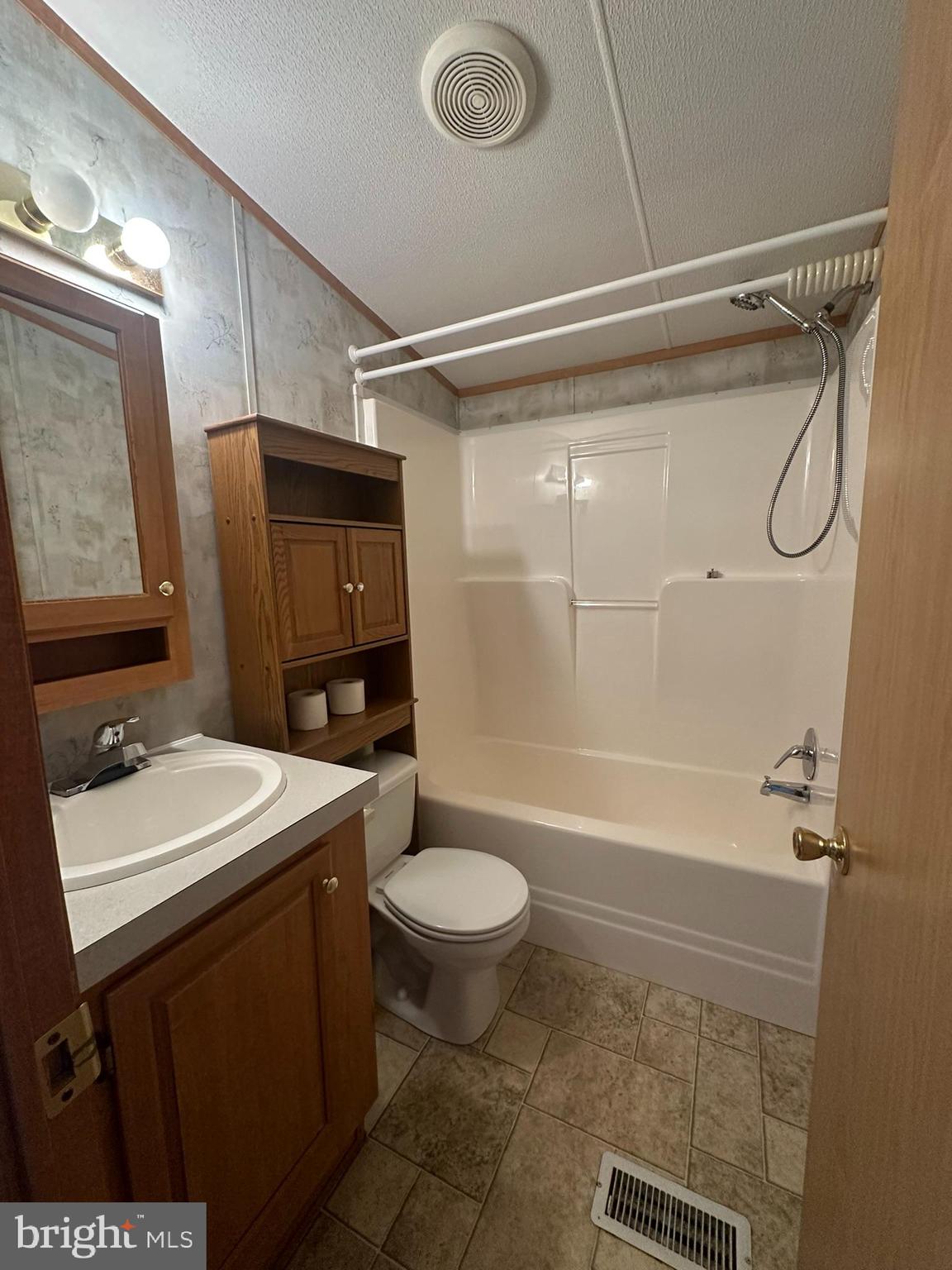 27 Roth Avenue Mertztown, PA 19539 - Photo 15 of 20 Gallery Image 15
