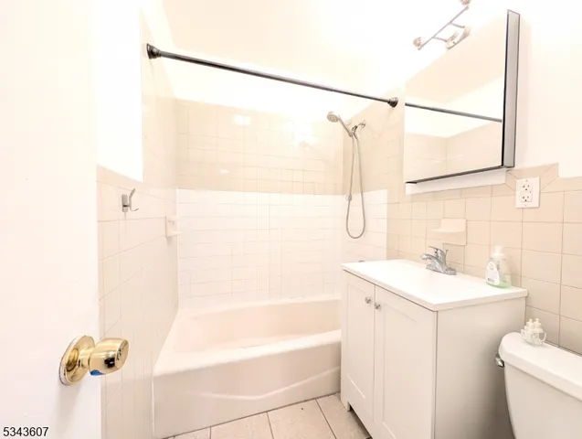 $2,000 | 55 Magnolia Street, Unit 1, Belleville, NJ 07109