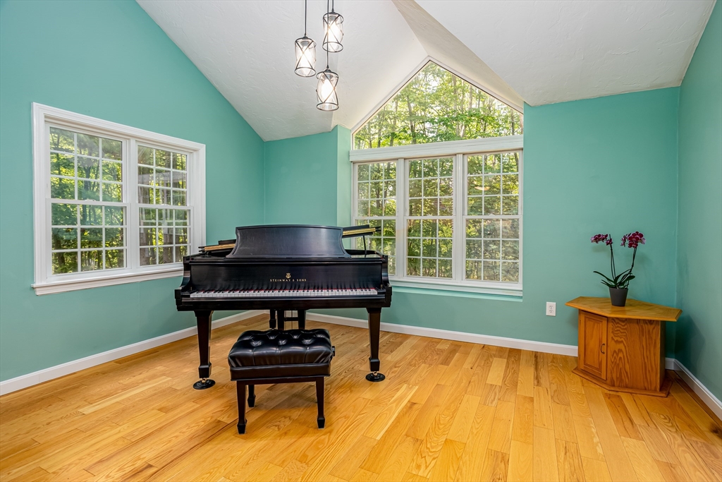 706 Ridgefield Circle, Unit A Clinton, MA 01510 - Photo 8 of 35 Gallery Image 8
