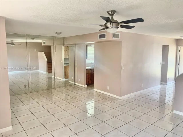 a view of a livingroom with a ceiling fan