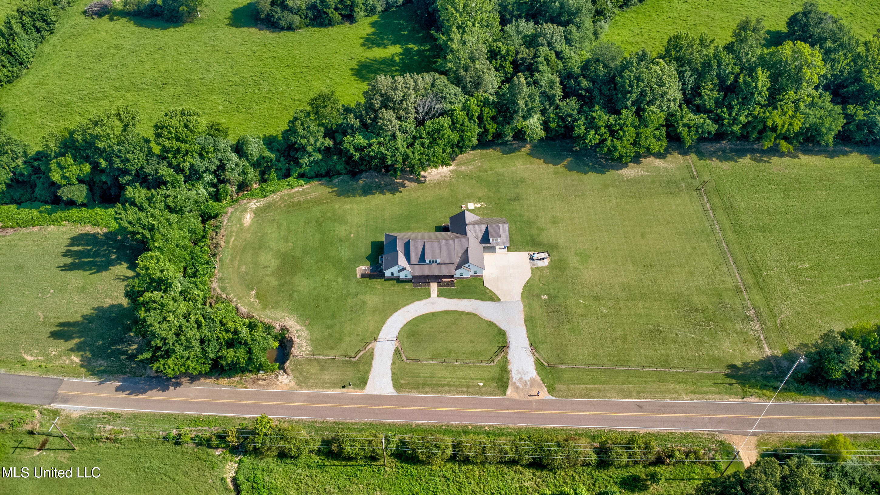 7100 County Line Road Coldwater, MS 38618 - Photo 33 of 36 33_drone-1 copy