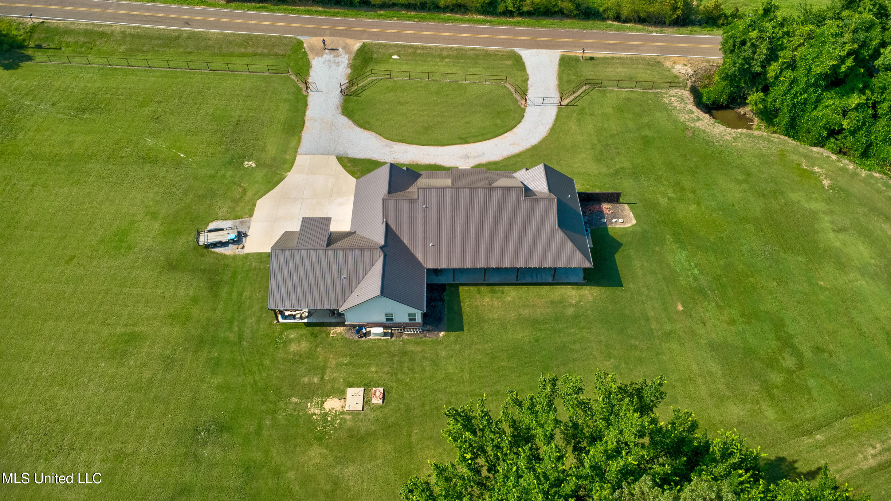 7100 County Line Road Coldwater, MS 38618 - Photo 36 of 36 36_drone-4