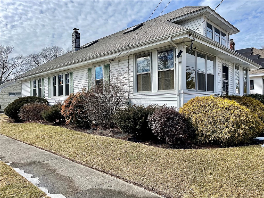 72 Riverfarm Road Cranston, RI 02910 - Photo 2 of 21