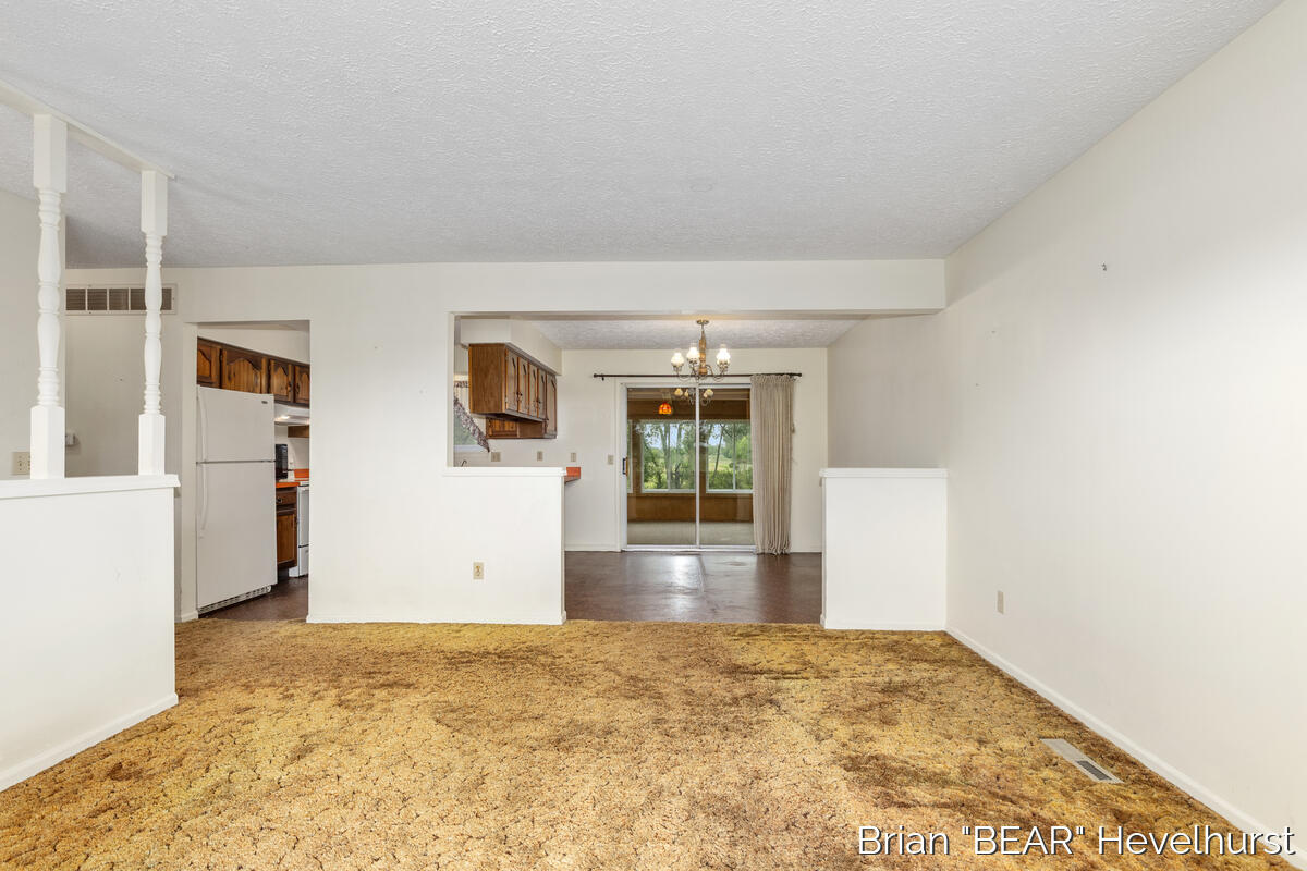 10015 Oneida Road Grand Ledge, MI 48837 - Photo 8 of 33 10015-Oneida_006