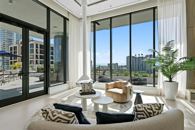 $8,500 | 275 1st Avenue South, Unit 1604, St. Petersburg, FL 33701