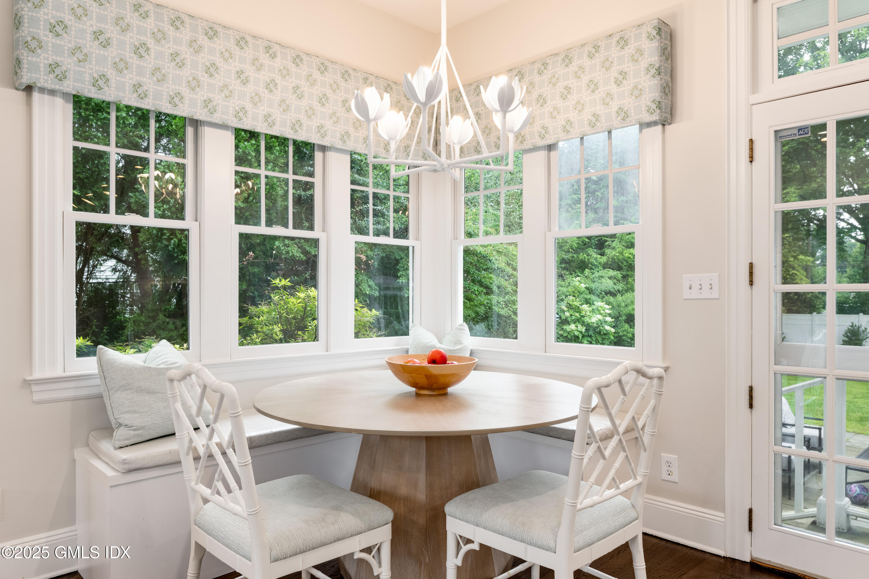 227 Riverside Avenue Riverside, CT 06878 - Photo 10 of 30 Breakfast Room