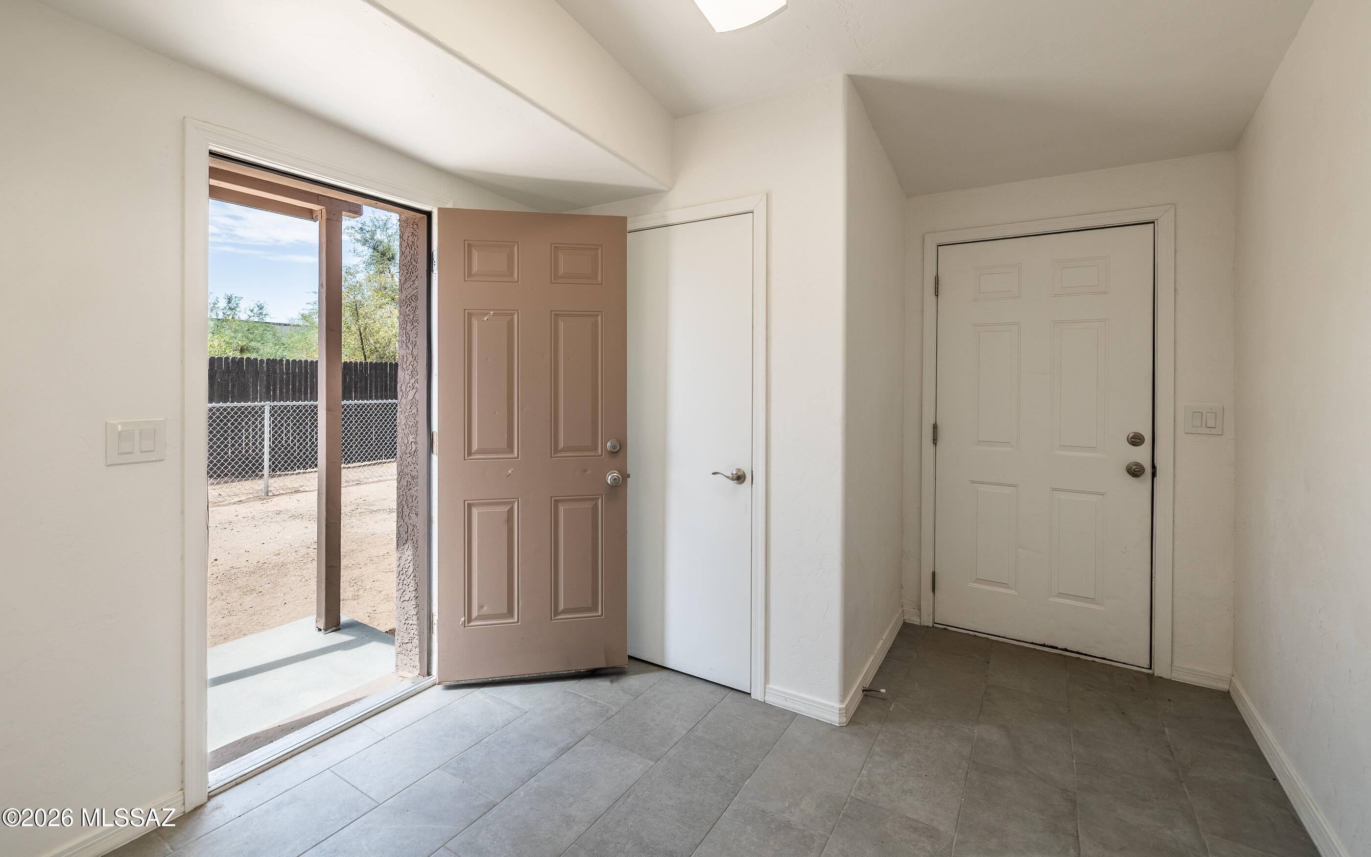 623 West Thurber Road Tucson, AZ 85705 - Photo 3 of 27