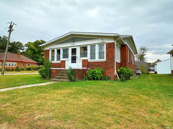 $110,900 | 1121 East Main Street, Streator, IL 61364