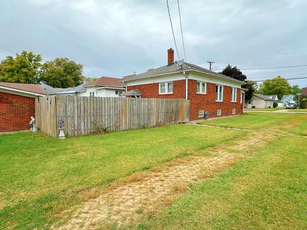 $110,900 | 1121 East Main Street, Streator, IL 61364