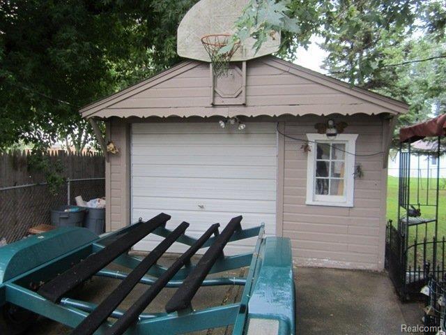 17244 Stephens Road Eastpointe, MI 48021 - Photo 18 of 20 9-8-11 100