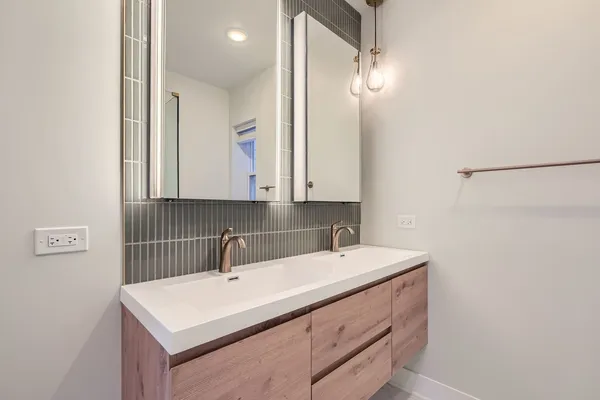 $3,600 | 5014 North Rockwell Street, Unit 1N, Chicago, IL 60625