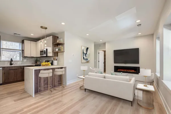 $3,600 | 5014 North Rockwell Street, Unit 1N, Chicago, IL 60625