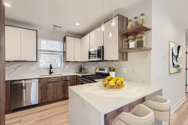 $3,600 | 5014 North Rockwell Street, Unit 1N, Chicago, IL 60625