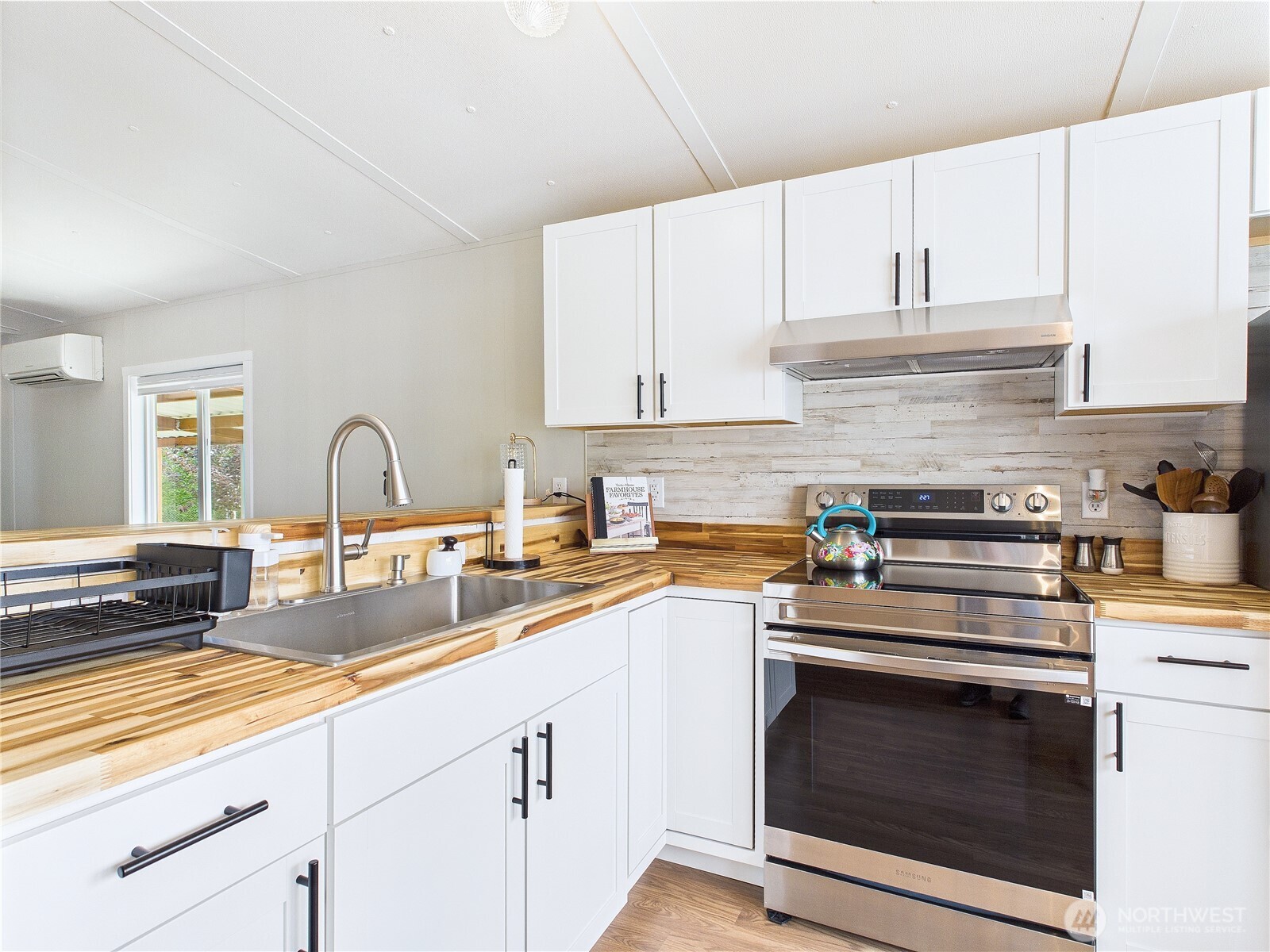 212 Old Owen Road, Unit 43 Sultan, WA 98294 - Photo 4 of 22 a kitchen with granite countertop a sink stainless steel appliances and cabinets