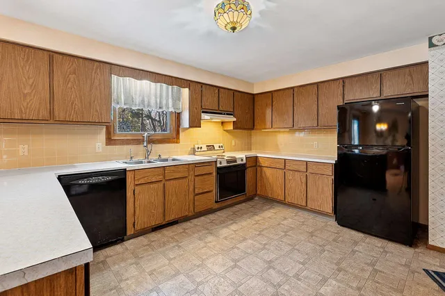 $340,000 | W6515 Greenville Drive, Greenville, WI 54942