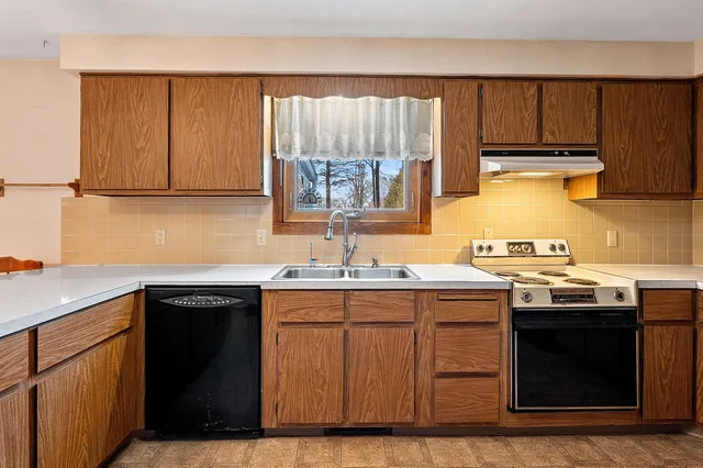 $340,000 | W6515 Greenville Drive, Greenville, WI 54942