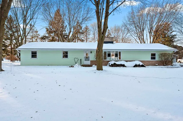 $340,000 | W6515 Greenville Drive, Greenville, WI 54942