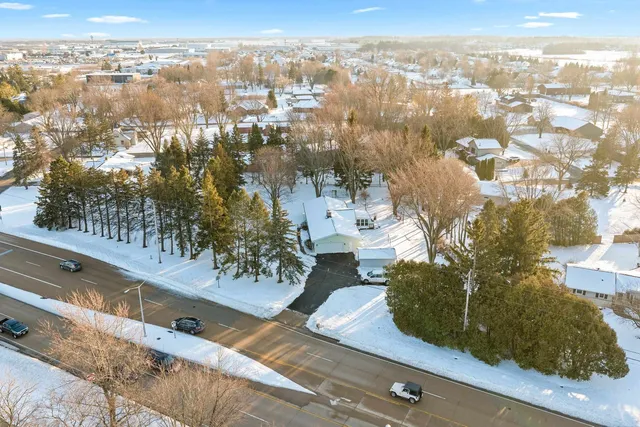 $340,000 | W6515 Greenville Drive, Greenville, WI 54942