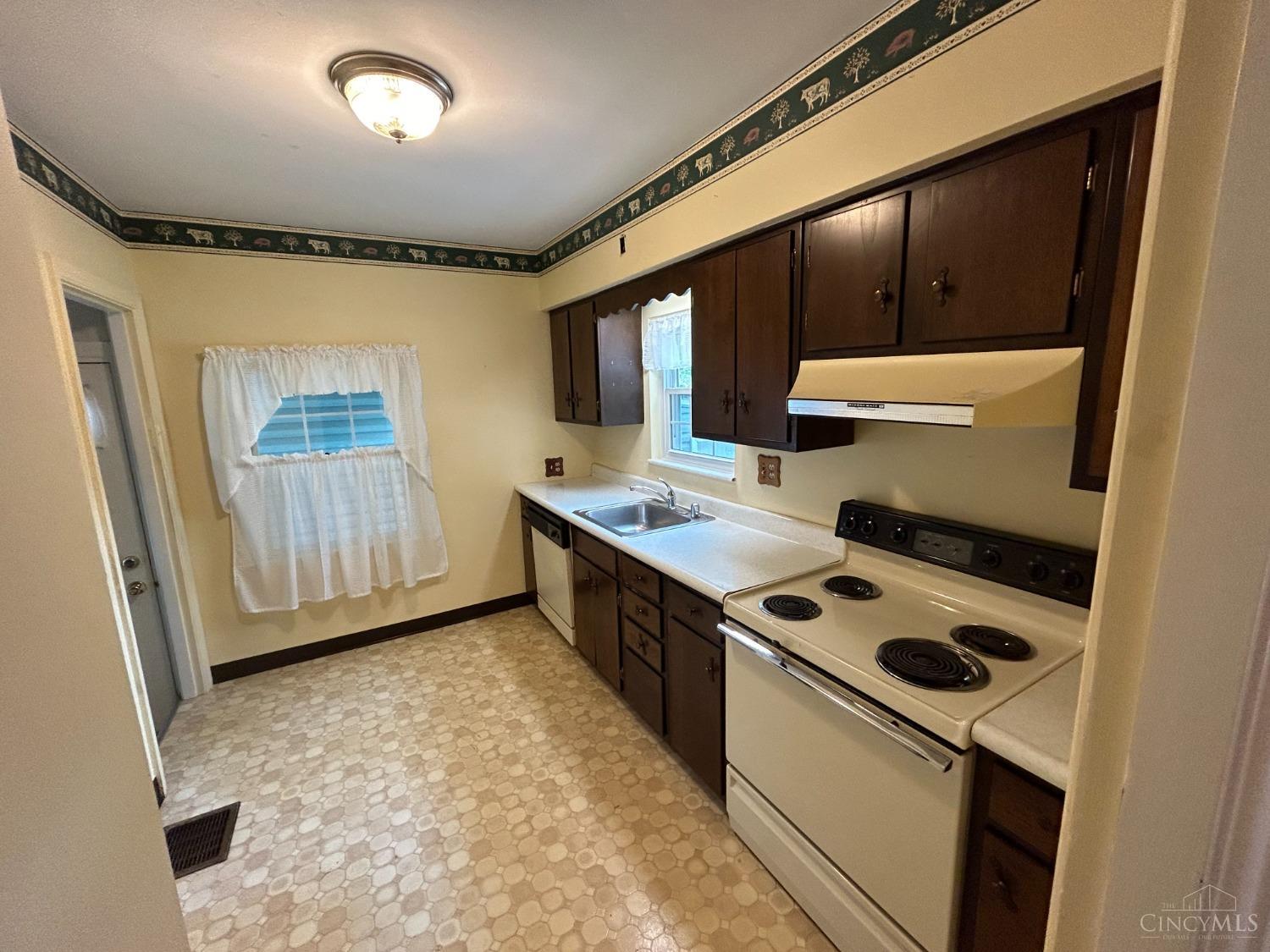 7829 Plainfield Road Cincinnati, OH 45236 - Photo 8 of 24