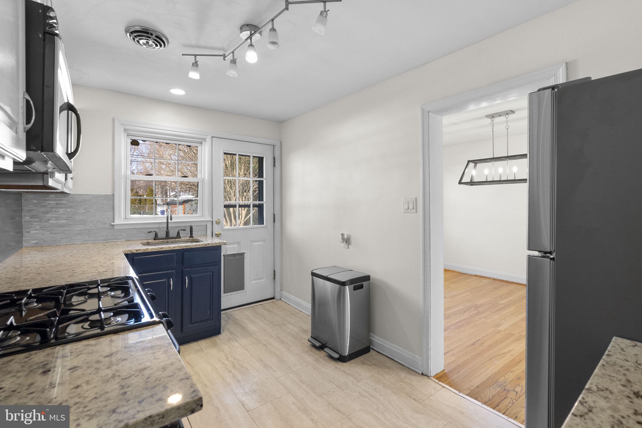 8204 Pleasant Plains Road Towson, MD 21286 - Photo 14 of 40 a kitchen with granite countertop a refrigerator stove and sink