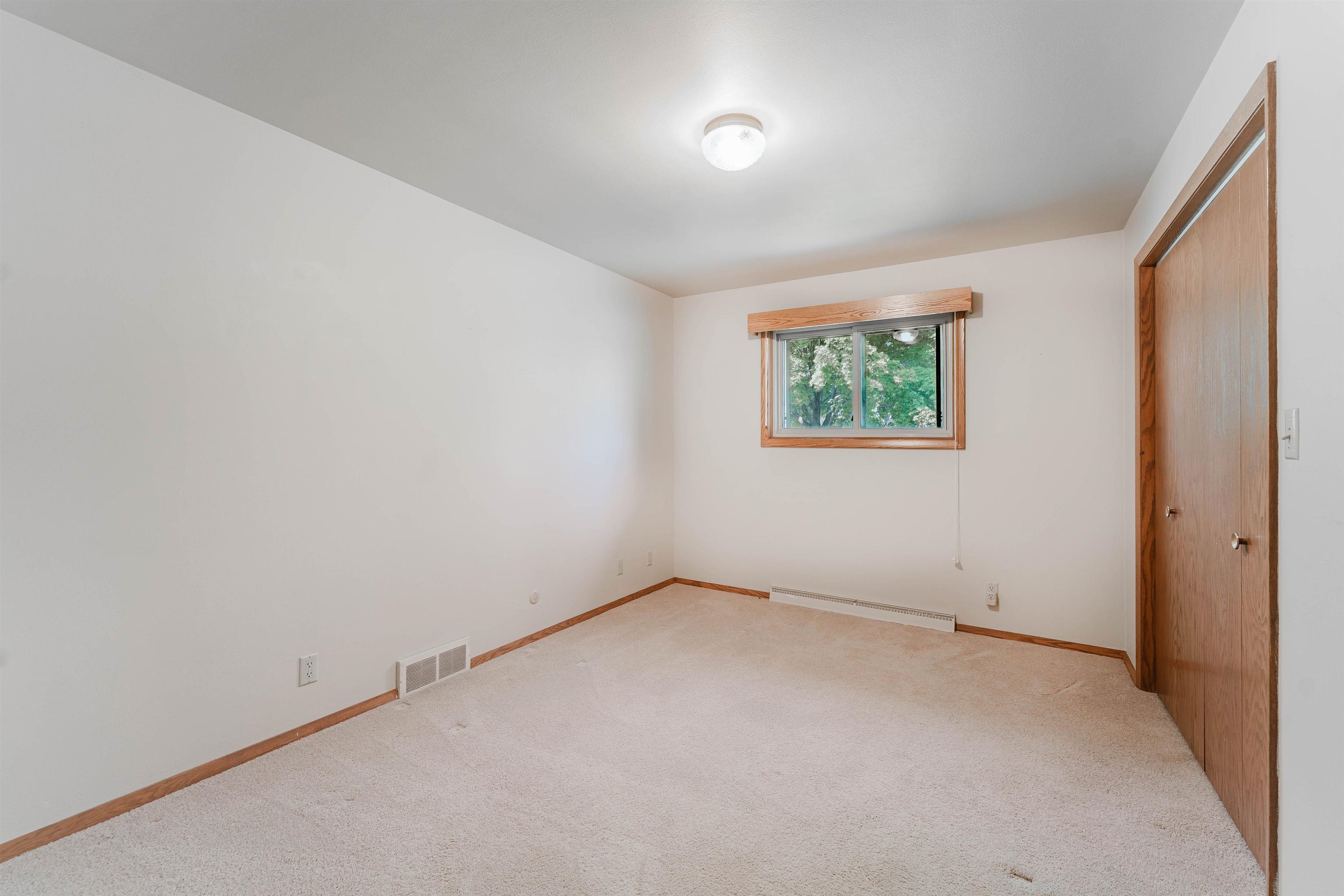 2897 Omro Road Oshkosh, WI 54904 - Photo 10 of 30