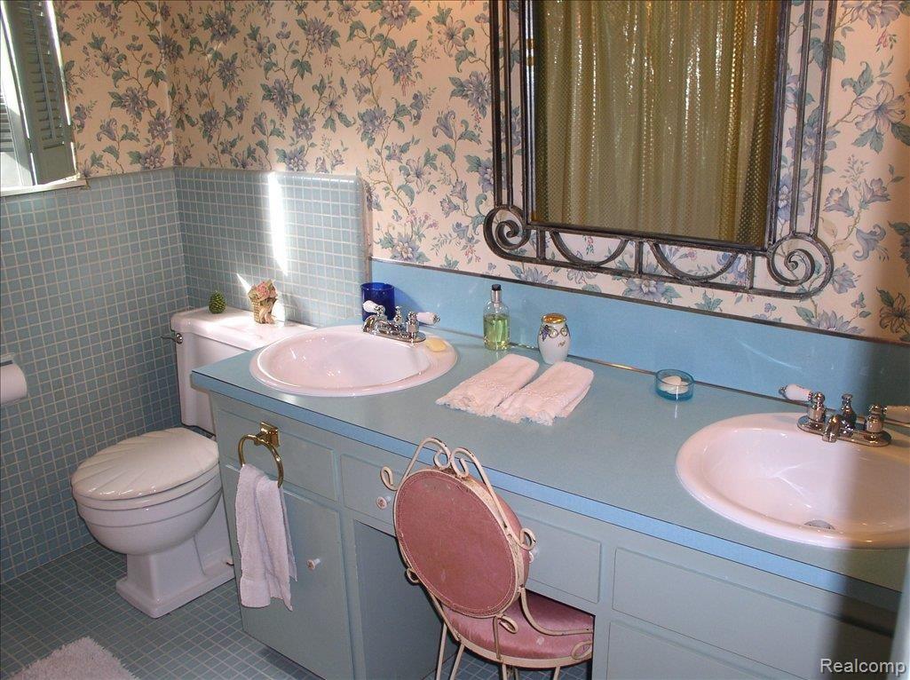1700 East Maple Road Birmingham, MI 48009 - Photo 12 of 14 1700Maple_008