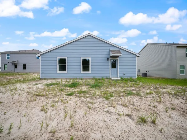 a view of a house with backyard