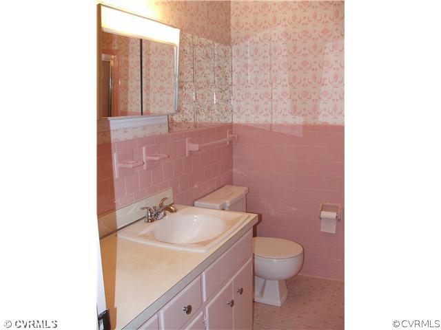 7901 Topaz Road Henrico, VA 23228 - Photo 21 of 24 Bathroom