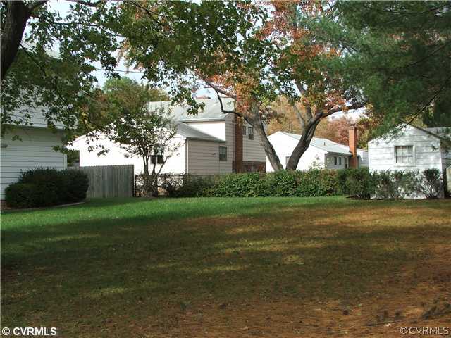 7901 Topaz Road Henrico, VA 23228 - Photo 22 of 24 Yard/Garden