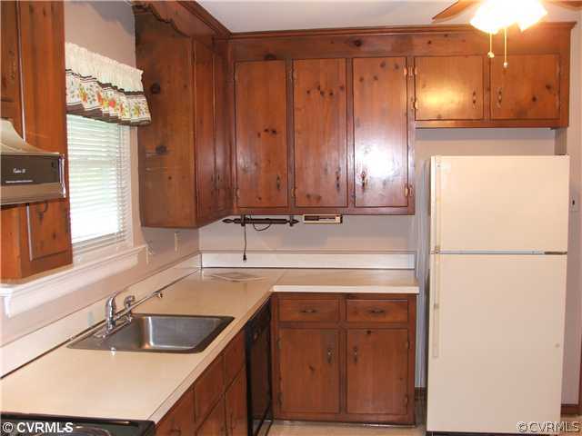 7901 Topaz Road Henrico, VA 23228 - Photo 8 of 24 Kitchen