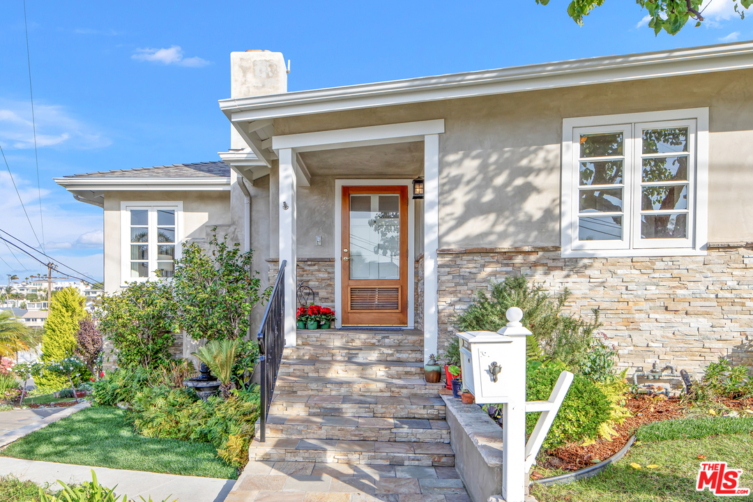 330 Rees Street Playa del Rey, CA 90293 - Photo 3 of 31