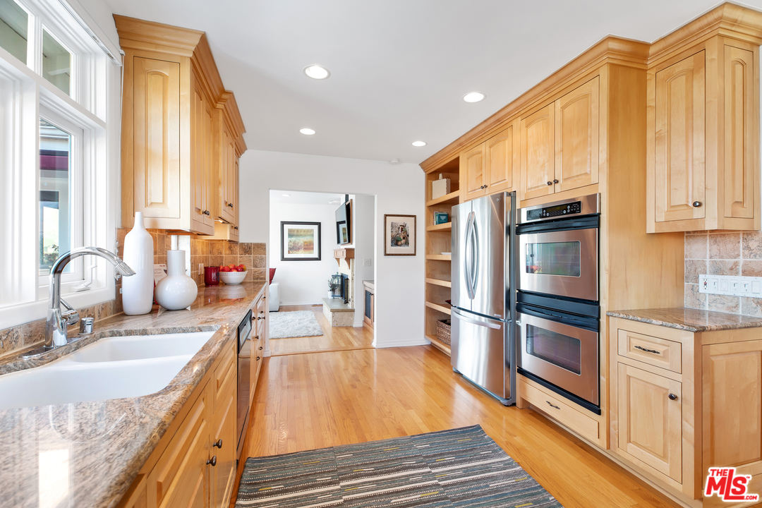 330 Rees Street Playa del Rey, CA 90293 - Photo 7 of 31