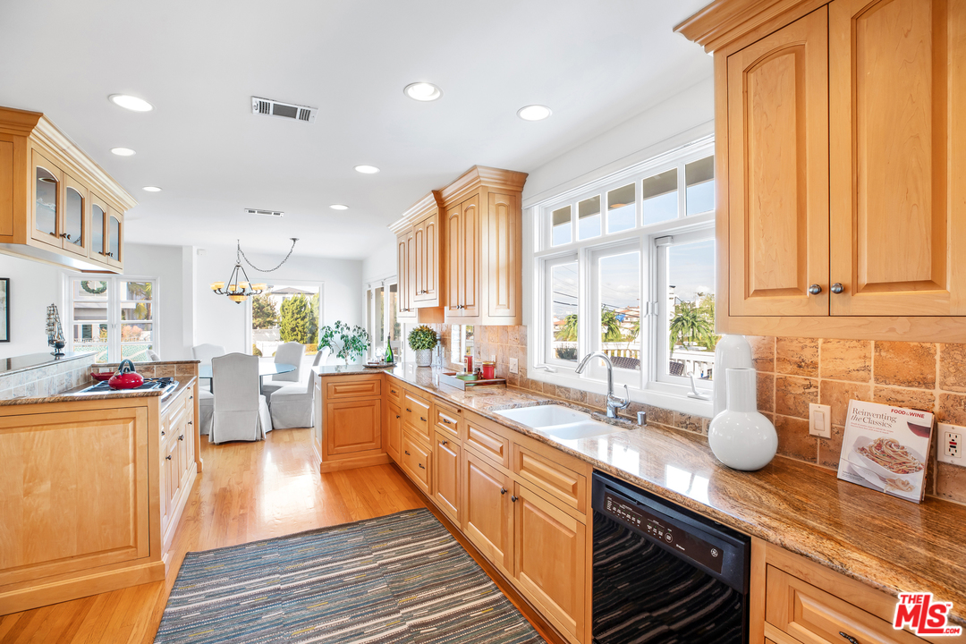 330 Rees Street Playa del Rey, CA 90293 - Photo 10 of 31