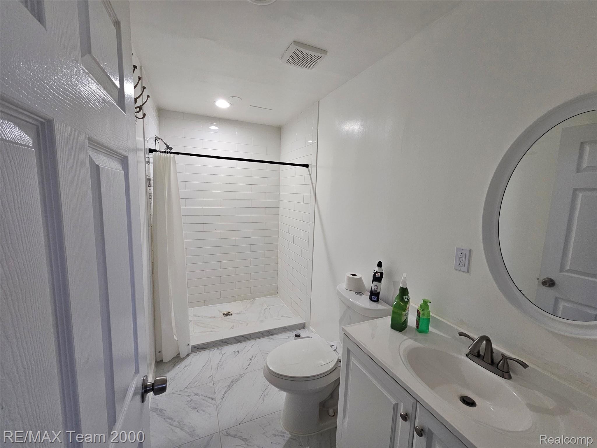 2780 Denton Road Canton, MI 48188 - Photo 23 of 33 1ST FLOOR BATH