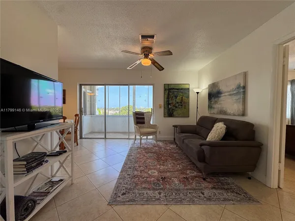 $152,950 | 1700 Pierce Street, Unit 702, Hollywood, FL 33020