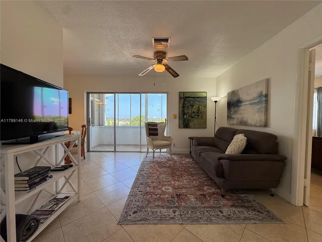$154,950 | 1700 Pierce Street, Unit 702, Hollywood, FL 33020